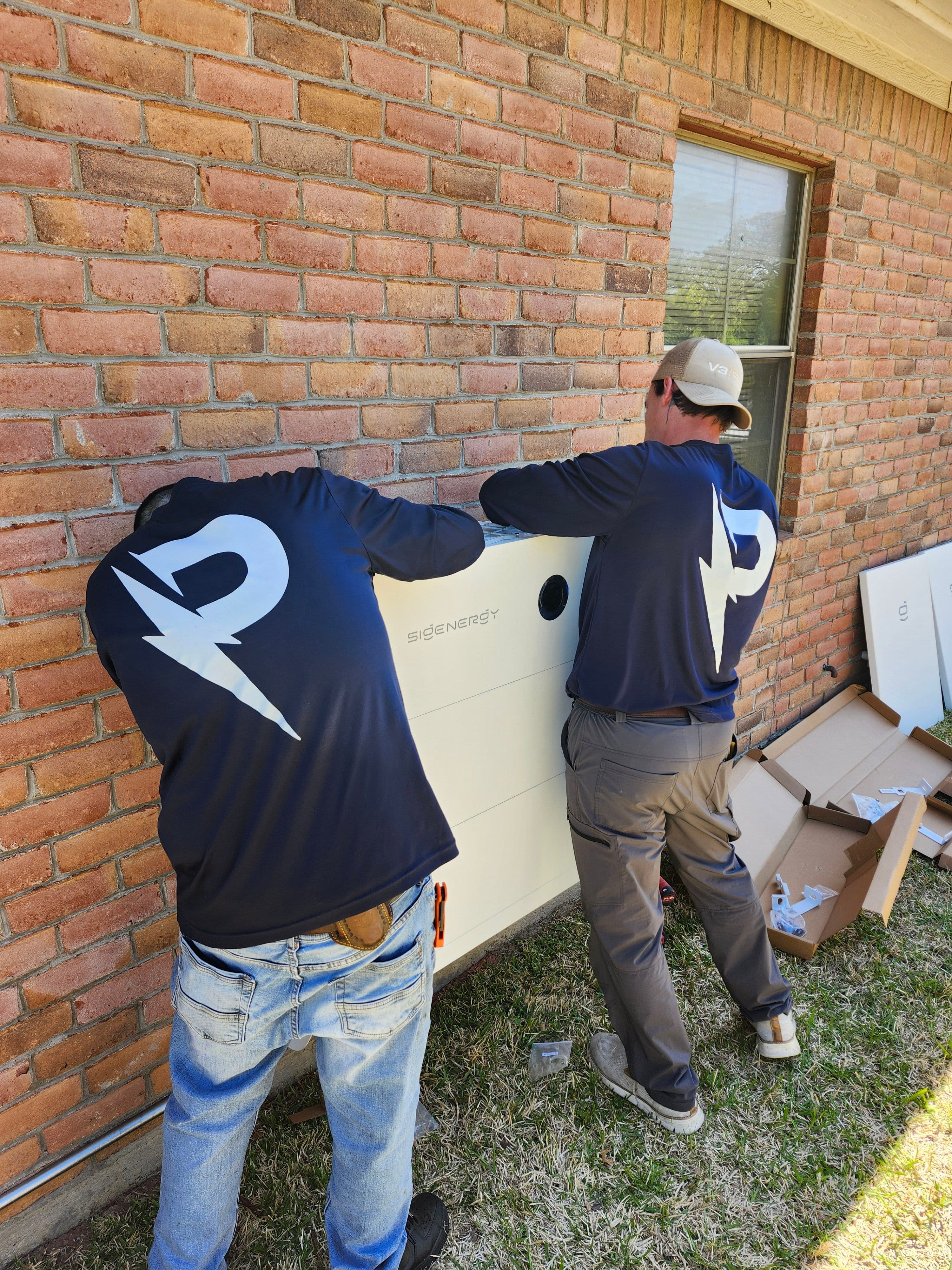 Project SigEnergy Storage System Install Powers a Solar Carport Setup image